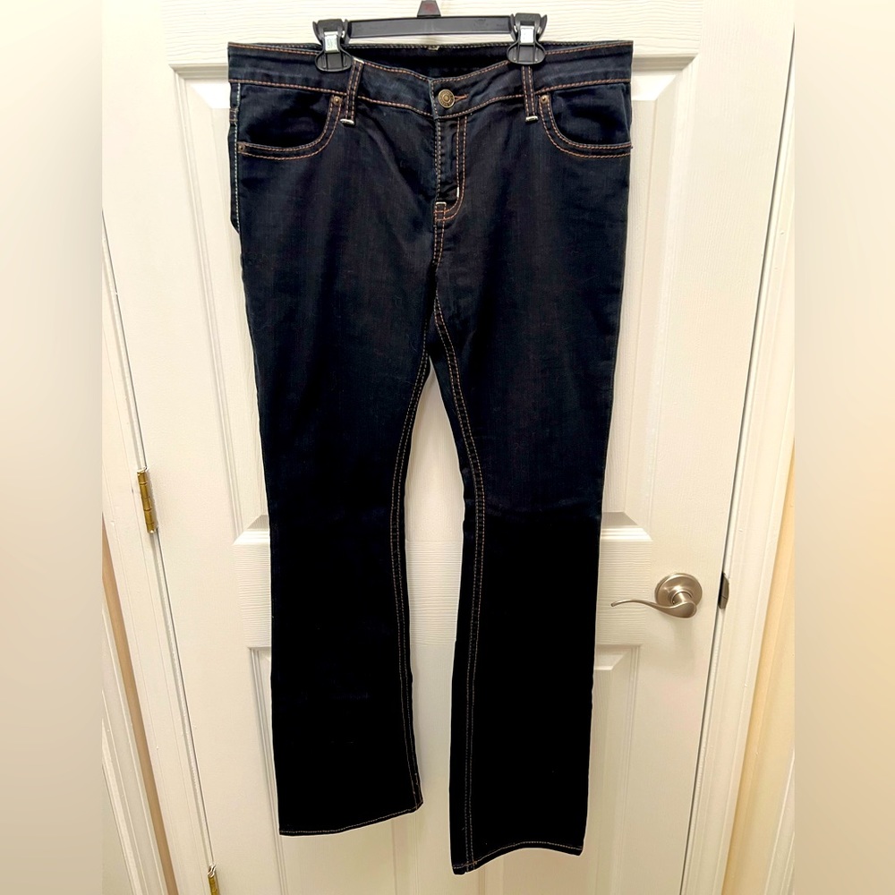 Buffalo Mischa low rise mini boot cut with stretch. NWOT. Never worn. Black. 32